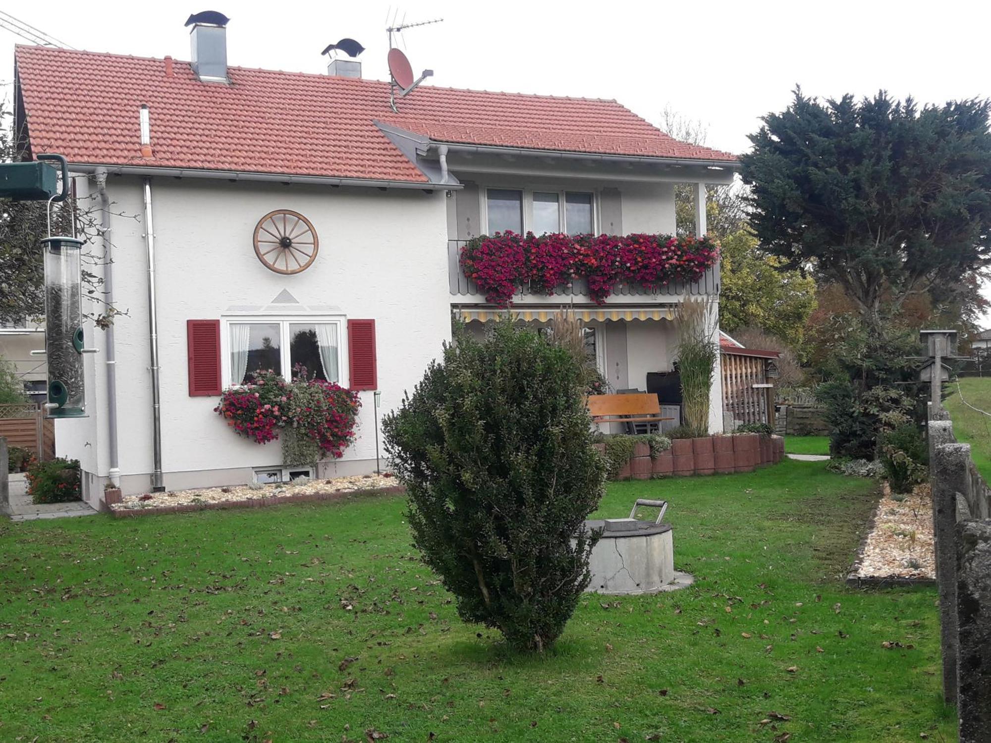 Gaestehaus Reisacher - Mehrbettzimmer Peiting Exterior photo